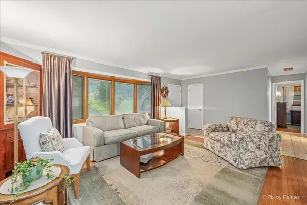 12 Oak DR, Oakwood Hills, IL 60013