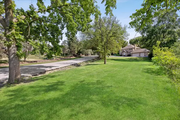 11131 Dineff RD, Lemont, IL 60439