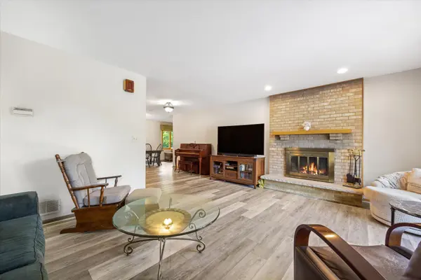 11131 Dineff RD, Lemont, IL 60439