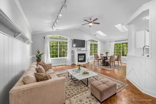 8043 Sierra Woods LN #8043, Carpentersville, IL 60110