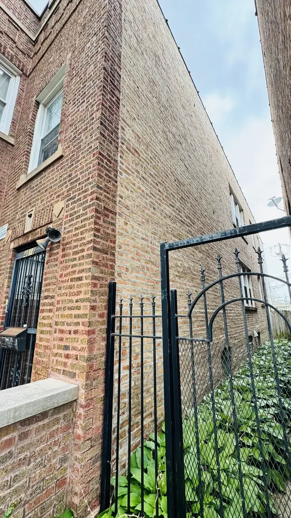 4818 W Fletcher ST, Chicago, IL 60641