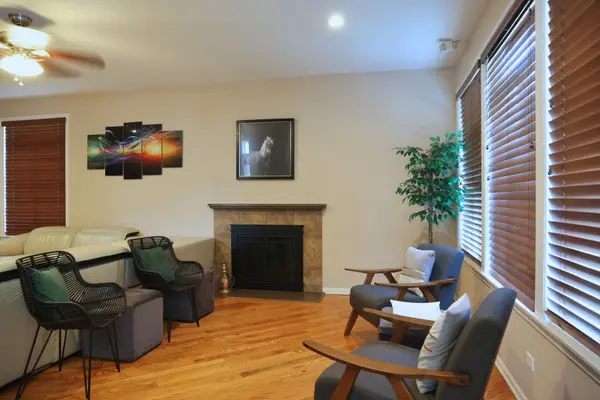 2351 Apple Hill LN, Buffalo Grove, IL 60089