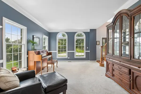 16 Eagle Ridge DR, Hawthorn Woods, IL 60047