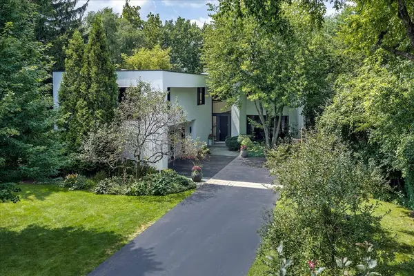 1700 Ryders LN, Highland Park, IL 60035