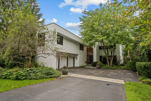 1700 Ryders LN, Highland Park, IL 60035