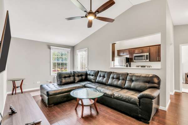 541 Leah LN #2C, Woodstock, IL 60098