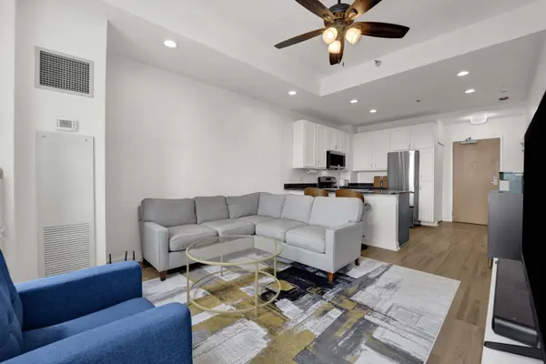 8 W Monroe ST #2001, Chicago, IL 60603