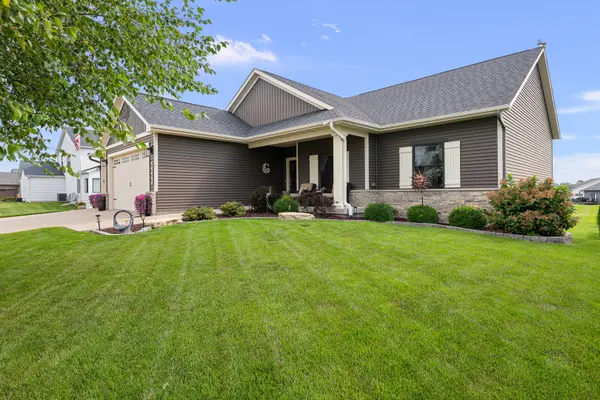 5555 EMILY RD, Bettendorf, IA 52722
