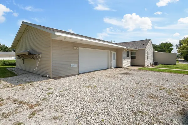 101 E 7th ST, Sherrard, IL 61281