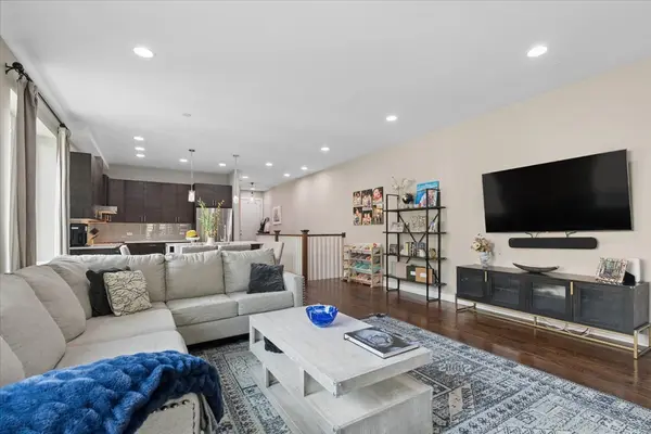 2133 N Campbell AVE #1B, Chicago, IL 60647