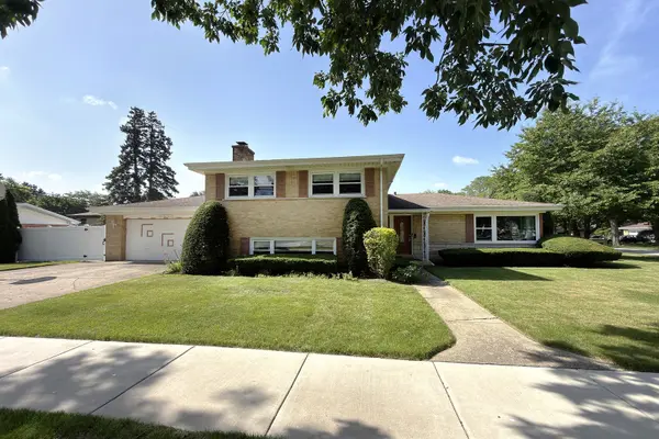 801 S See Gwun AVE, Mount Prospect, IL 60056
