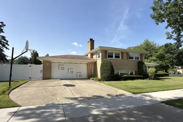 801 S See Gwun AVE, Mount Prospect, IL 60056
