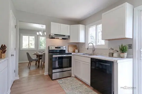 227 E Lakeside DR, Vernon Hills, IL 60061