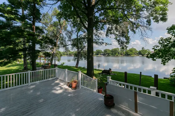 1703 S Shore DR, Moline, IL 61265