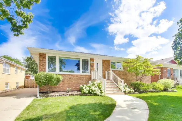 10629 Preston ST, Westchester, IL 60154