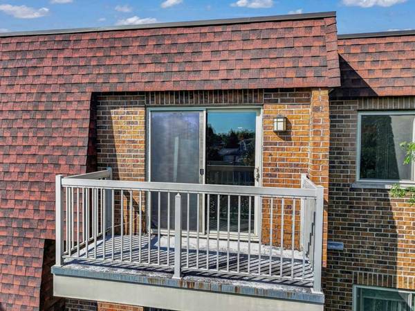715 W Central RD #C1, Mount Prospect, IL 60056