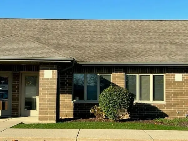 755 Mcardle DR #E, Crystal Lake, IL 60014