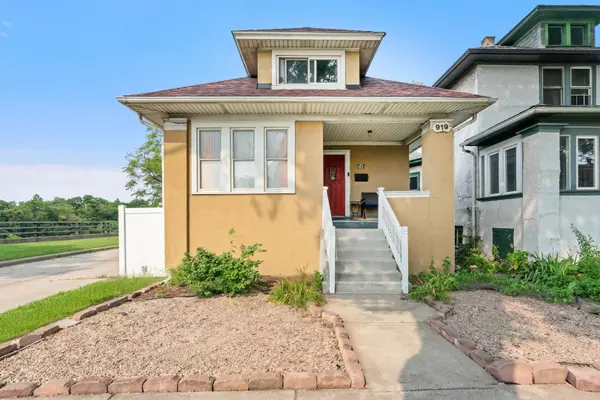 919 S Highland AVE, Oak Park, IL 60304