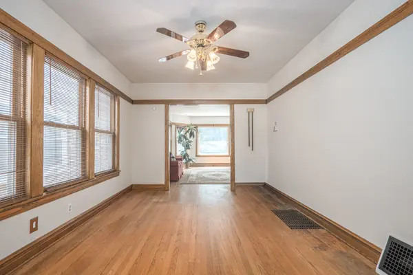 5024 W Nelson ST, Chicago, IL 60641