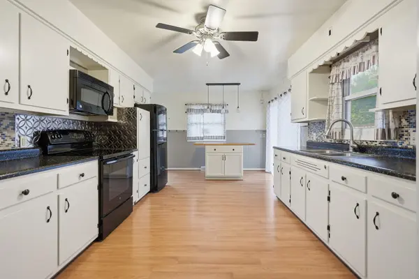 713 N 13th ST, Clinton, IA 52732
