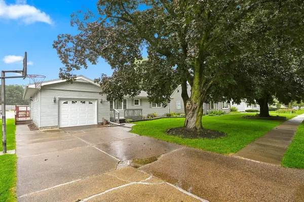 713 N 13th ST, Clinton, IA 52732