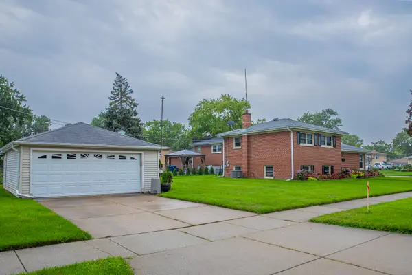 2201 PINE ST, Des Plaines, IL 60018