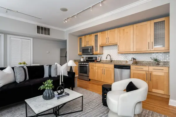 1856 N Sawyer AVE #303, Chicago, IL 60647