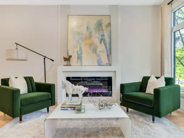 6915 N WESTERN AVE #5, Chicago, IL 60645
