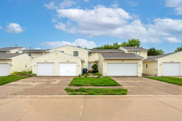 3169 Willowwood CT, Bettendorf, IA 52722