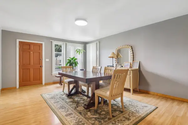 9226 Crescent DR, Franklin Park, IL 60131
