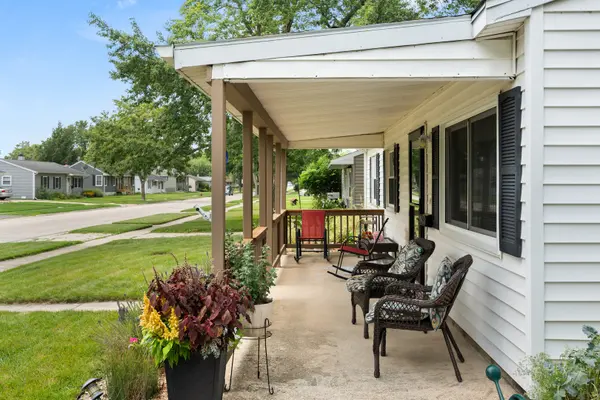 621 Fairlane AVE, Dekalb, IL 60115
