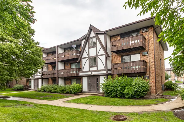 1004 Centurion LN #4, Vernon Hills, IL 60061