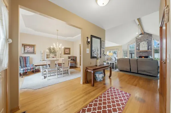 10400 Emerald AVE, Orland Park, IL 60467