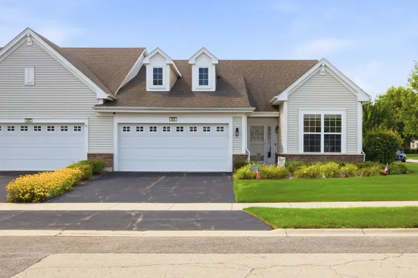 635 N Falls CIR, Pingree Grove, IL 60140