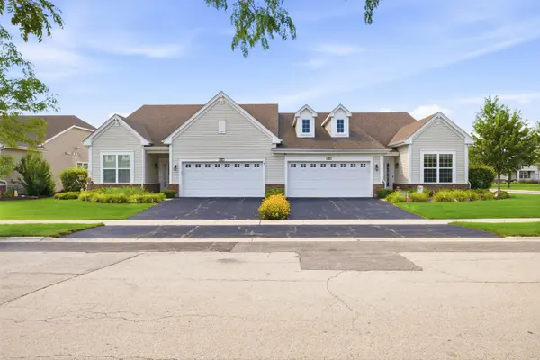 635 N Falls CIR, Pingree Grove, IL 60140