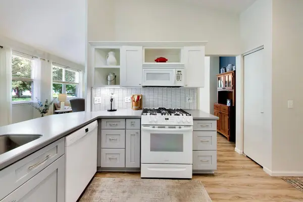 1450 W Ludington CIR, Romeoville, IL 60446