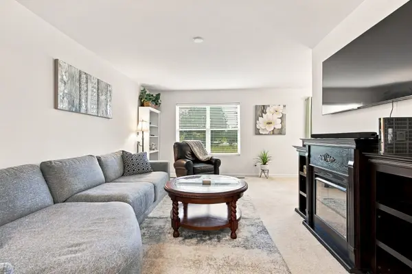 1219 Da Vinci DR, Hampshire, IL 60140