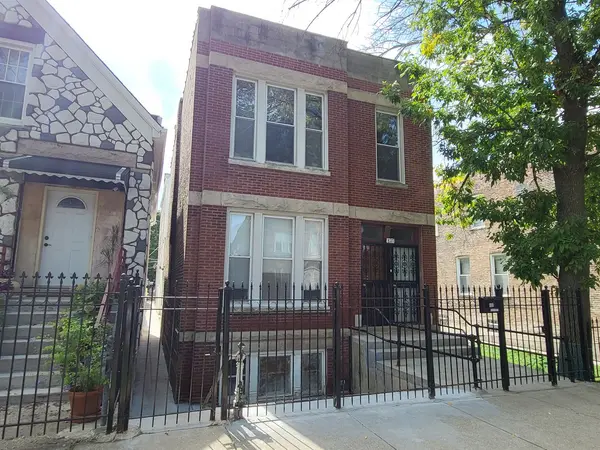 827 W 33rd PL #4, Chicago, IL 60608