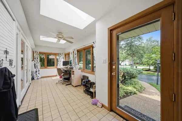 567 Happ RD, Northfield, IL 60093