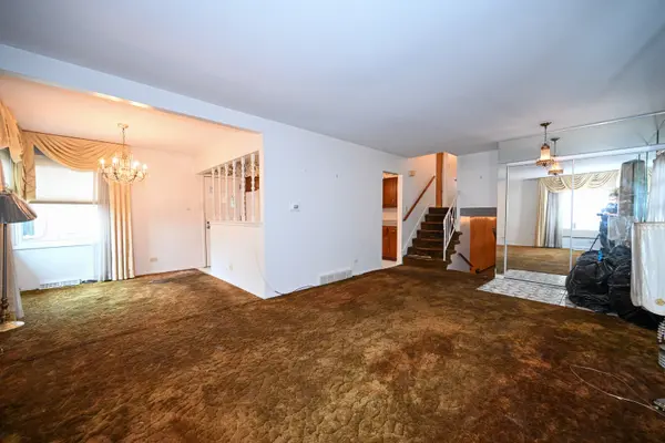 1322 S Arlington Heights RD, Arlington Heights, IL 60005