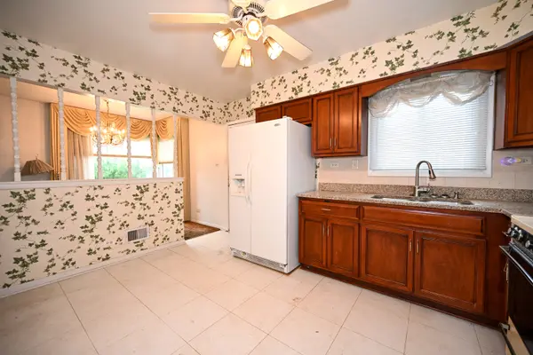 1322 S Arlington Heights RD, Arlington Heights, IL 60005