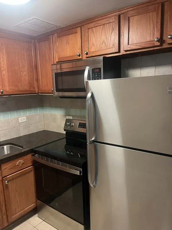 8429 W 101st TER #9-103, Palos Hills, IL 60465