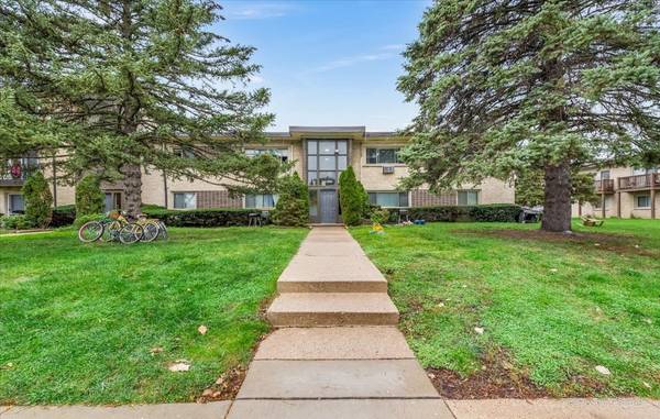 1110 N Wheeling RD #2C, Mount Prospect, IL 60056