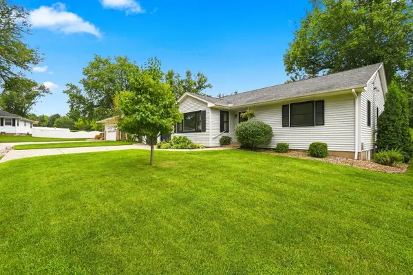 222 HILLCREST DR, Geneseo, IL 61254