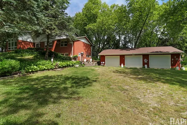 11012 Lucas RD, Woodstock, IL 60098