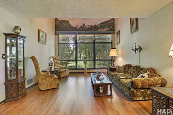 11012 Lucas RD, Woodstock, IL 60098