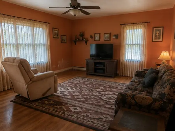 825 Locust ST, Carthage, IL 62321