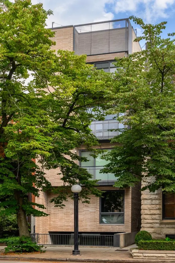 530 W Dickens AVE #401, Chicago, IL 60614