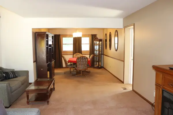 425 S Arlington Heights RD, Elk Grove Village, IL 60007