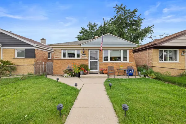 7736 Lotus AVE, Burbank, IL 60459